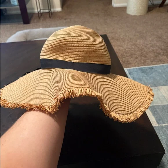 NWOT LC Lauren Conrad Packable Floppy Beach Hat - Picture 2 of 5